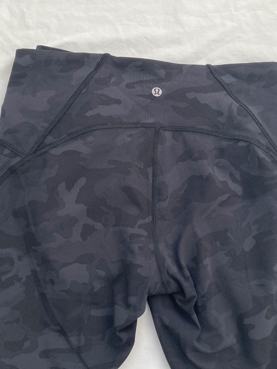 LuLuLemon x Barre 3 Train Times 7/8 Black Camo leggings - Picture 5 of 13
